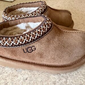 UGG Kids Chestnut Suede Slip-On Shearling Clog